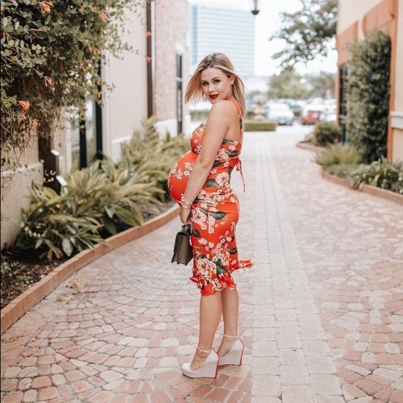 MATERNITY FRIENDLY MYSTERY BOX & 1 BABY OUTFIT - Picture 13 of 16